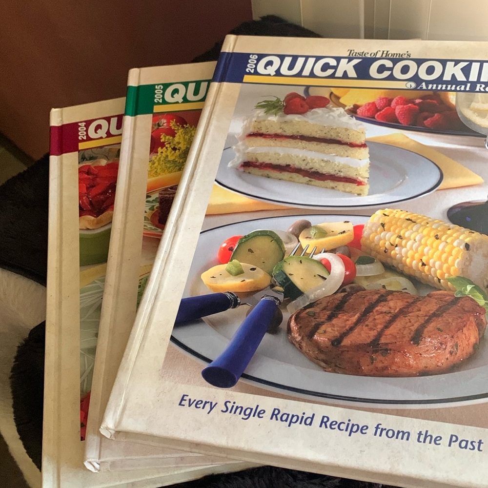 Set of 3 Taste of Home’s recipe books from 2004-2006. - Picture 1 of 5